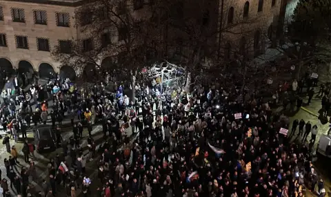 Граждани се събират на нови протести в София и в други големи градове (СНИМКИ)