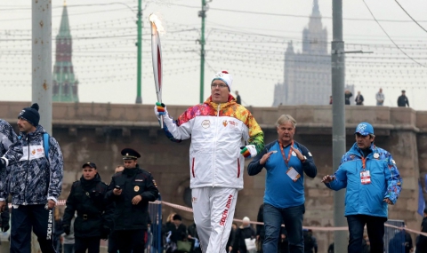 Запалка „съживи“ олимпийския огън за Сочи 2014 - 1