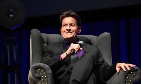 Чарли Шийн има връзка с мъж и се чувства спокоен и щастлив - 1