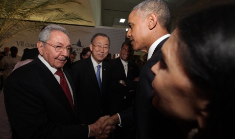 Лидерите на САЩ и Куба си стиснаха ръцете - 1