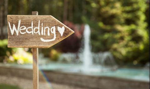 Младоженци поканиха гостите си на сватба в чужд имот - 1