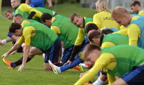 Повече от 1000 украински бежанци гледаха тренировка на националния си тим в Германия - 1