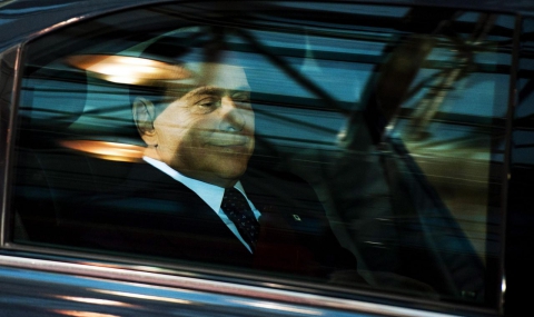 Феновете на Милан към Берлускони: Върни се! - 1