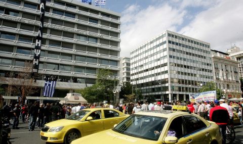 Гърция: Осъден е шофьор на такси, отказал да качи сляп човек с куче-водач - 1