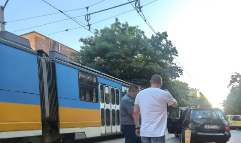 Катастрофа на трамвай и автомобил на бул. "Стамболийски" - 1