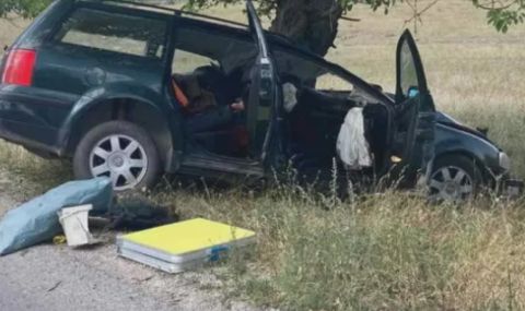 Кола се удари в дърво в Шуменско- шофьорът загина, пътничка пострада  - 1