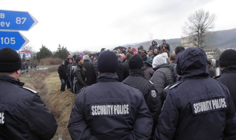Земеделци отново затвориха пътя Плевен-Русе - 1