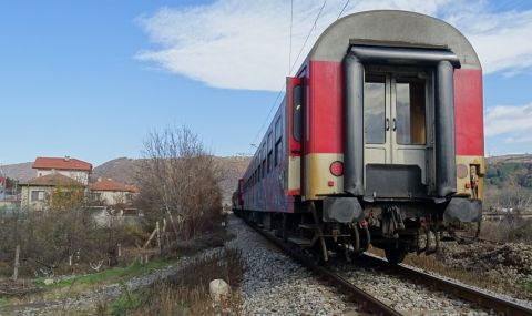 Първият влак с украински бежанци потегля от Варна за София - 1