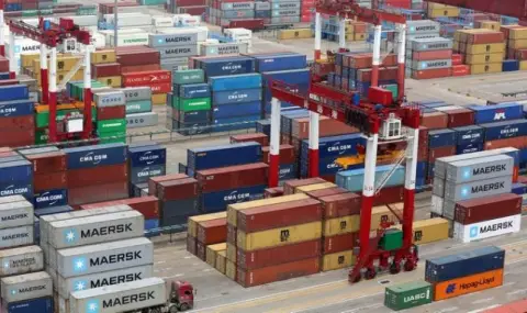 Пекин нарече "лицемерни" последните американски мита върху китайски стоки - 1