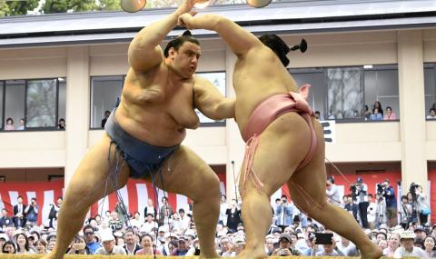 Даниел Иванов продължава да мачка на турнира по сумо в Япония - 1