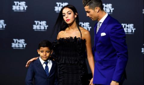 Годеницата на Роналдо разкри интимни детайли за връзката си с футболната звезда - 1