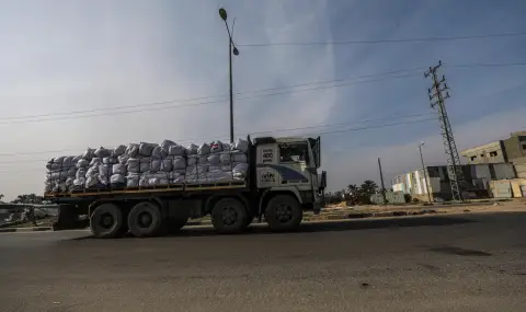 UAE sends 10 humanitarian aid convoys to Gaza  - 1