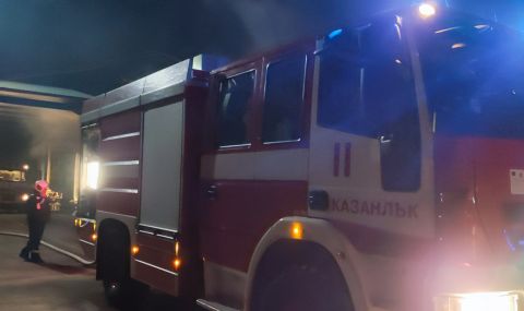 Мъж е с опасност за живота след пожар в Котел - 1