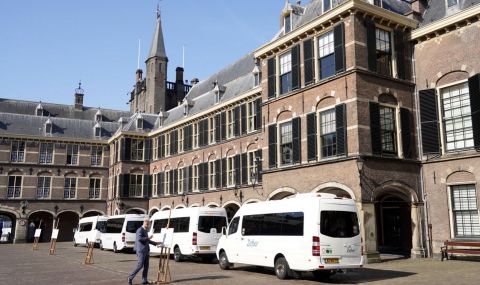 Нидерландската полиция отцепи района около парламента в Хага - 1