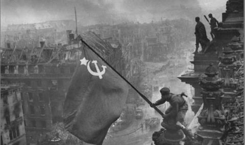 1 май 1945 г. Червеният флаг се вее над Райхстага - 1