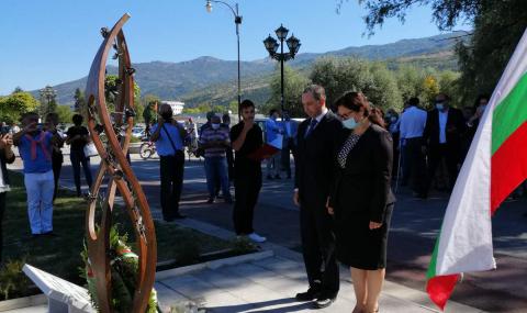 В Охрид откриха паметник на загиналите българи с кораба "Илинден" - 1