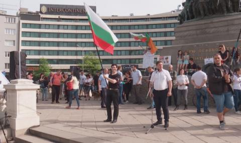 Четвърти ден на протести пред парламента с призив за оставка - 1