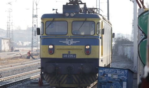 Възстановено е движението на влаковете на Централна гара в София - 1