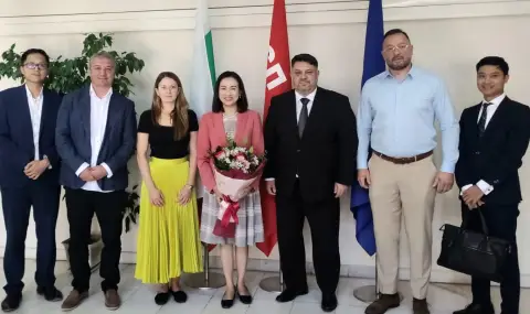 Зафиров се срещна с посланика на Виетнам Нгуен Тхи Мин Нгует - 1