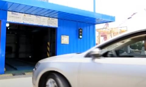 Шофьор преобърна автомобила си в асансьорна шахта във Варна - 1