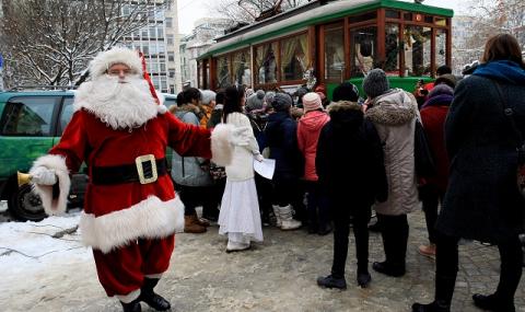Празничен ретро трамвай в София за Коледа - 1