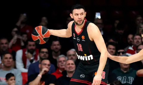 Олимпиакос продължава победния си марш в Гърция – 22 от 22, Везенков извън състава - 1