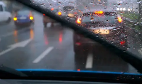 How to improve visibility through the windshield in the rain  - 1