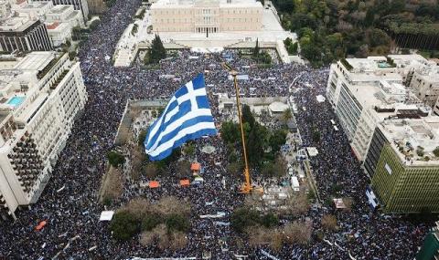 В Атина воюват срещу македонистите, а София призна езика, нацията и историята им - 1