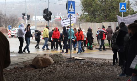 Жители на село Герман излязоха на протест (СНИМКИ) - 1