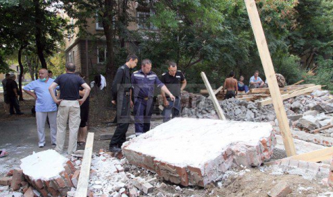 Стена затрупа работник в Пловдив - 1