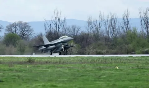 Български Ф-16 патрулират над родното Черноморие - 1