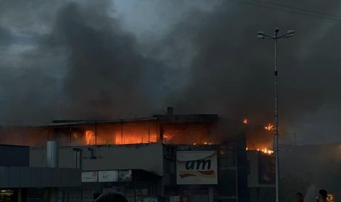 Голям пожар в търговски център в Гоце Делчев - 1