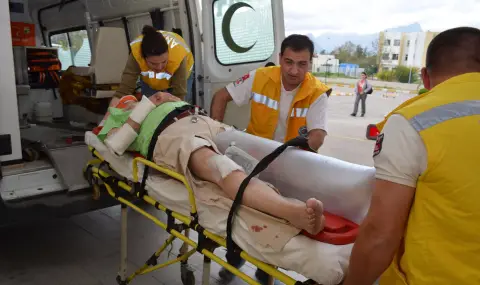 Dozens injured in passenger bus crash in Turkey - 1