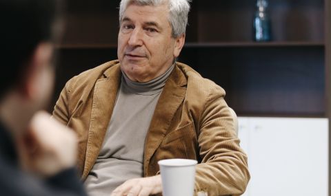 Илиян Василев за смяната на върха в "Лукойл-България": Страх от санкциите на ЕС - 1