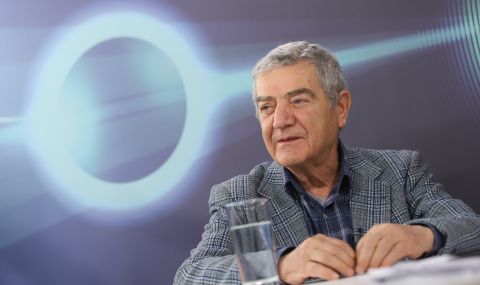 Националната литературна награда „Дора Габе“ получи писателят Стефан Цанев - 1