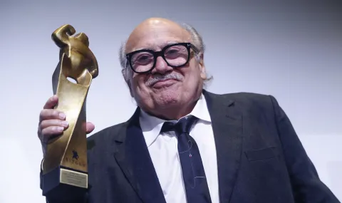 Danny DeVito showed two of his three children in Spain: Who are Lucy, Grace and Jake - 1