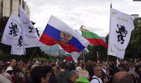 Борислав Цеков: Веем знамена на държава-агресор на поход за мир - 1