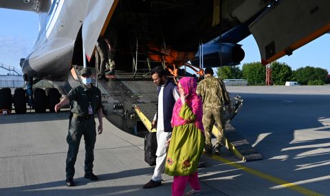 Пътнически самолети се включват в евакуацията от Кабул - 1