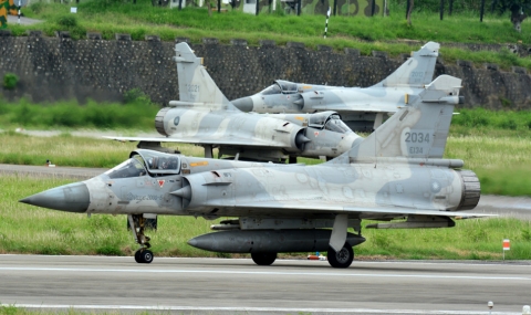Тайванските военновъздушни сили се справят с напрежението в пролива - 1
