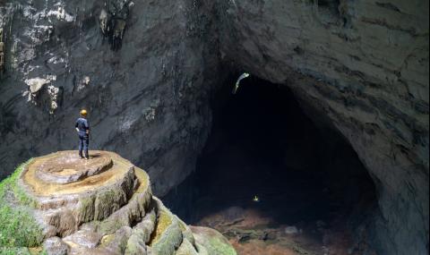 Учени се спуснаха в ръмжаща пещера и... (ВИДЕО+СНИМКИ) - 1