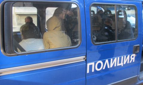 Заловиха трима сирийски бежанци в камион в Пловдив - 1