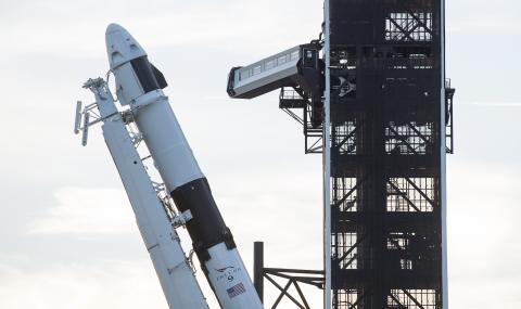 NASA и SpaceX изстреляха успешно нова капсула към МКС - 1