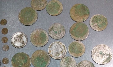 Старинни монети задържаха на Връшка чука - 1