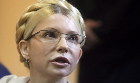 Тимошенко с подарък &quot;семейна сбирка&quot; за 8 март - 1