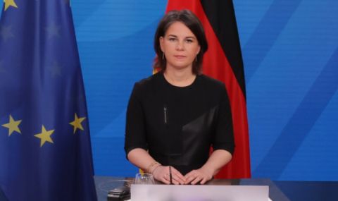 Бербок се изложи, Медведев и Захарова й се подиграха - 1