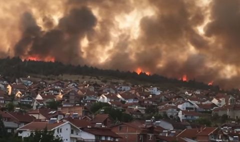 Радев и Пендаровски обсъдиха как България да помогне за пожара в Северна Македония - 1