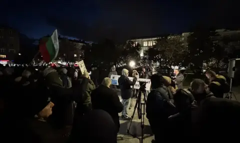 На протест пред МВР граждани поискаха оставки заради случая "Петрохан"