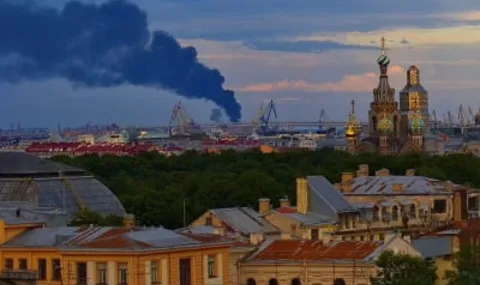 ВСУ в атака: Пожари и ранени в Санкт Петербург, гори нефтеният терминал - 1