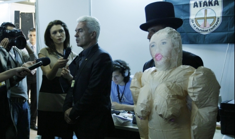Сидеров: На изборите се явиха „надуваеми секс-кукли” - 1
