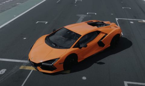 Вижте Lamborghini Revuelto в действие със състезател зад волана (ВИДЕО) - 1